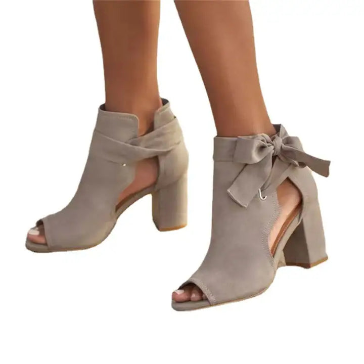 Damen Sandalen im europäischen und amerikanischen Stil mit seitlichen Cut-Outs, Schleife, Blockabsatz und Peep-Toe - Damenmode online kaufen | Isabell Boutique