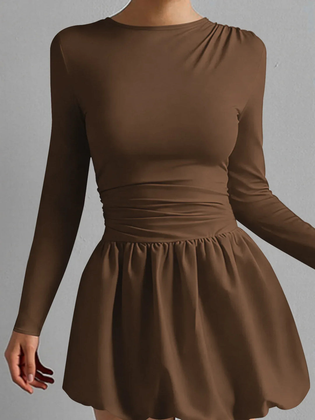 Braunes Langarm-Kleid mit Rüschen und A-Linie, figurbetont, stilvoll, IsabellBoutique030