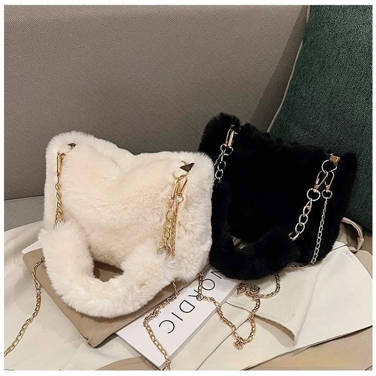 Weiche Handtaschen in Creme ve Schwarz mit goldenen Ketten, IsabellBoutique030