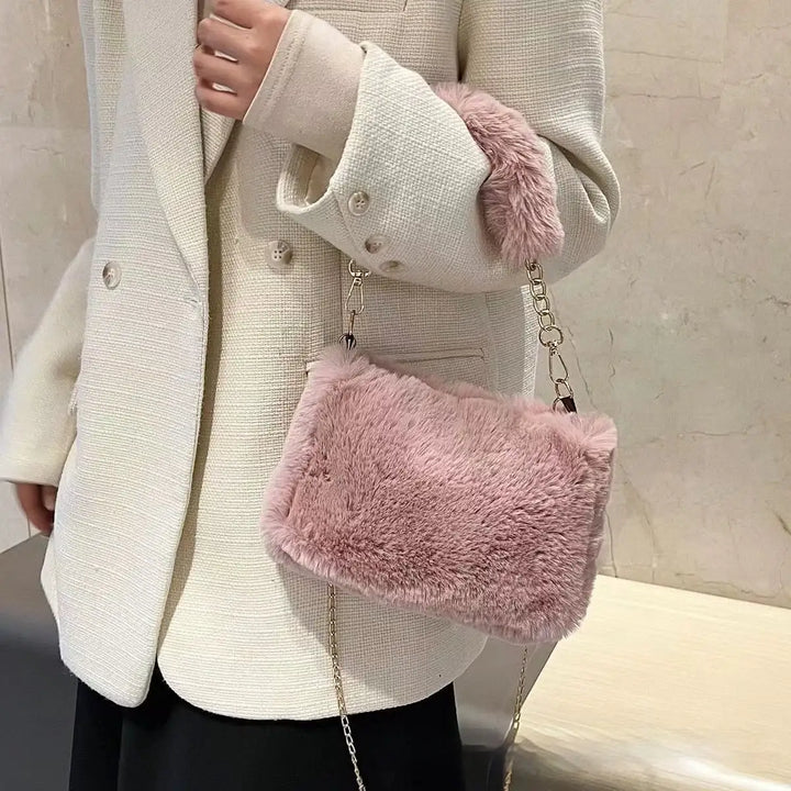 Rosa Fell Clutch mit goldener Kette, Damenmode bei IsabellBoutique030