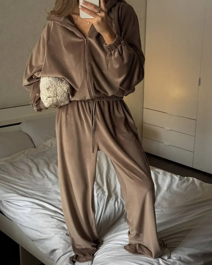 Beigefarbener Velours-Trainingsanzug mit Kapuze und Hose, Damenmode bei IsabellBoutique030